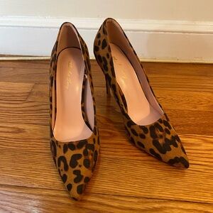 Leopard print pump 4in heel size 6